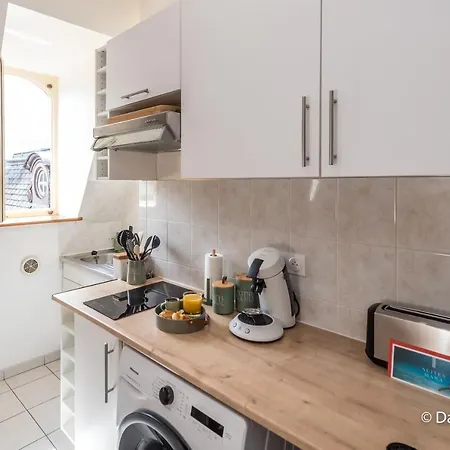 Mana - Te Fiti En Plein Centre De La Place Ducale Avec Vue Sur Les Toits Charleville-Mézières