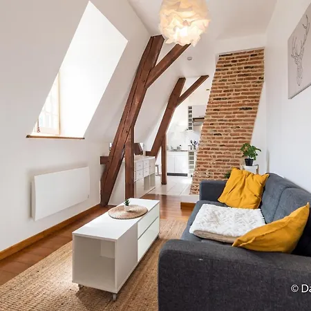 Mana - Te Fiti En Plein Centre De La Place Ducale Avec Vue Sur Les Toits Apartamento *