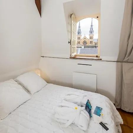 Mana - Te Fiti En Plein Centre De La Place Ducale Avec Vue Sur Les Toits Charleville-Mézières