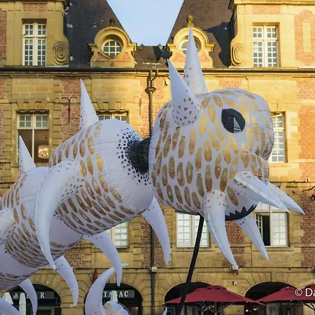 Lejlighed Mana - Te Fiti En Plein Centre De La Place Ducale Avec Vue Sur Les Toits *